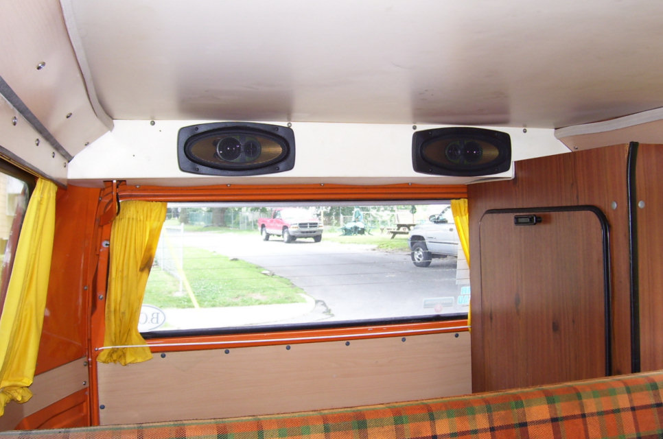 Speakers in a bus
